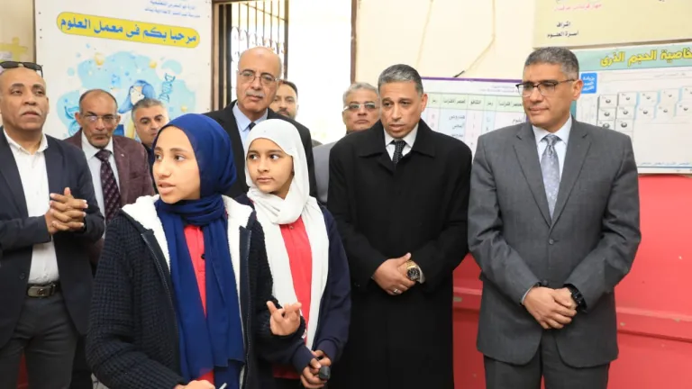 محافظ الجيزة يشدد على تسليم الكتب الدراسية ويوجه بحل أي معوقات فورًا