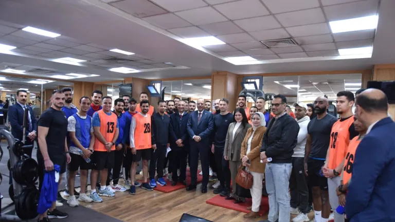 فرص عمل ذهبية في الإمارات .. وزير العمل يتفقد اختبارات توظيف المدربين الرياضيين!