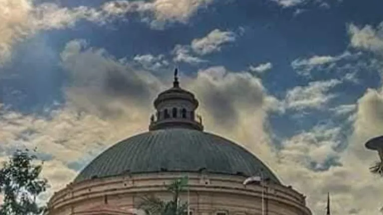 جامعة القاهرة تفتح أبوابها للعام الدراسي الجديد .. استعدادات شاملة لاستقبال الطلاب وصناعة عام جامعي مختلف