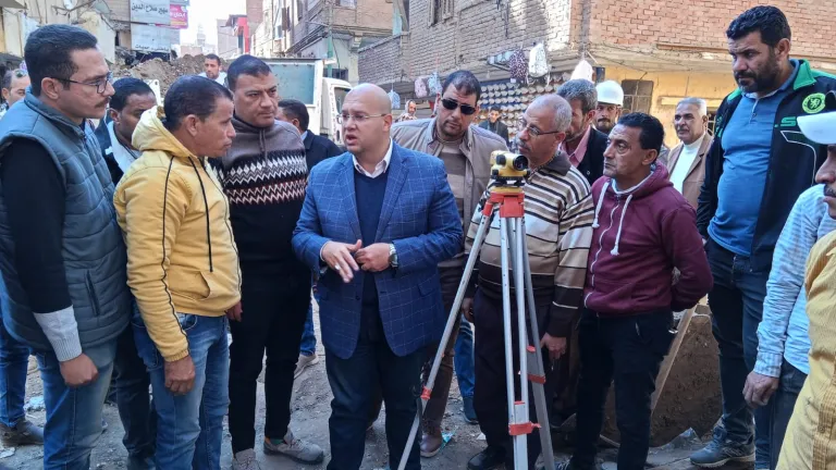 نائب محافظ الجيزة يتفقد أعمال التطوير بشوارع العياط ويحث على تسريع رصف الطرق
