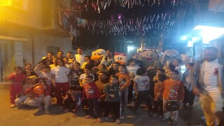 شاهد بالفيديو .. مظاهر الاحتفال بعيد الفطر المبارك من أمام مسجد الرضا فى الحوامدية