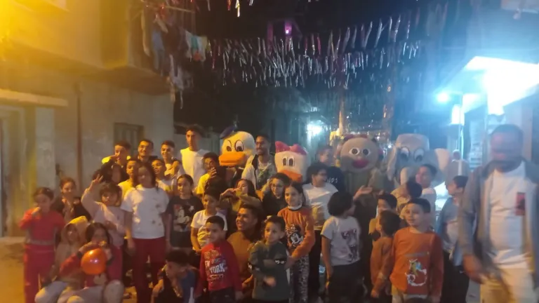 بالفيديو.. مظاهر الاحتفال بعيد الفطر أمام مسجد الرضا في الحوامدية