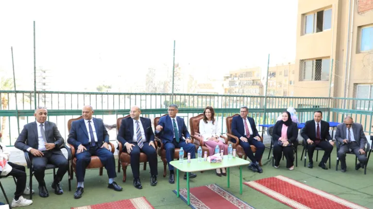 رسائل محبة ودعم .. محافظ الجيزة يتفقد دور الرعاية ويهنئ النزلاء بالعيد