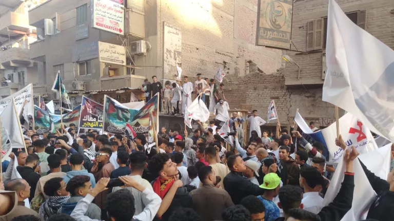 مسيرة حاشدة بالحوامدية دعمًا لفلسطين: "يا سيسي خذ قرارك .. كل الشعب في انتظارك"| فيديوهات وصور