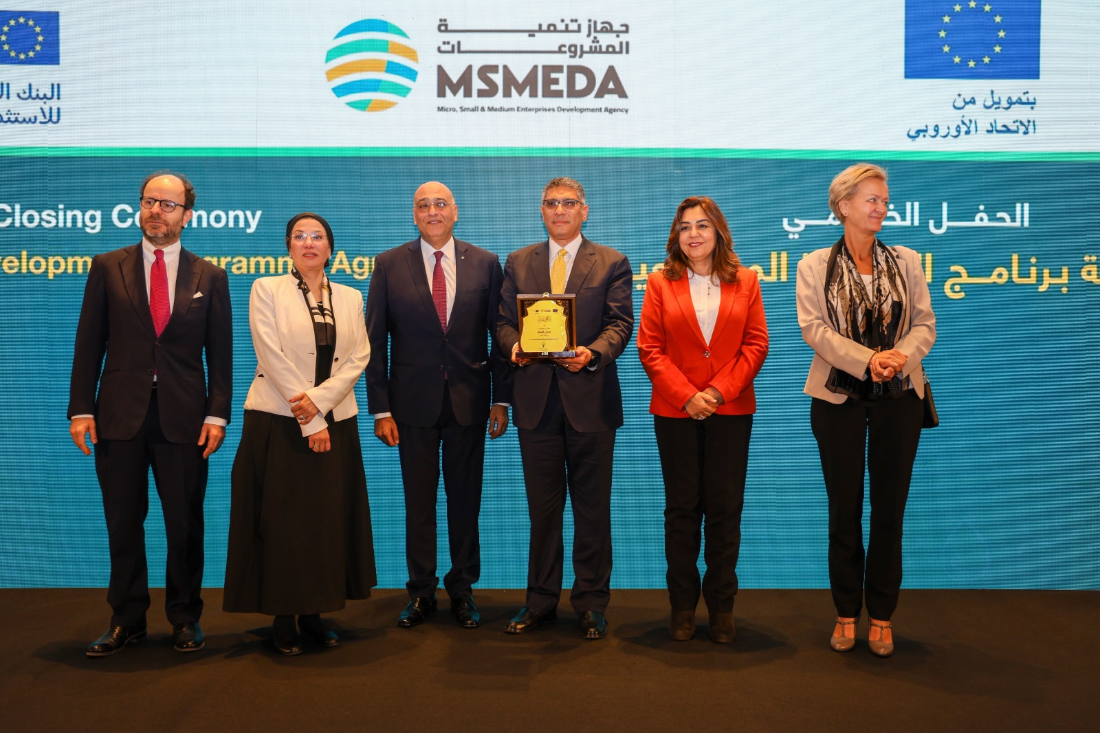 درع التقدير لمحافظ الجيزة .. النجار يقود مشروعات تنموية تمس حياة الآلاف