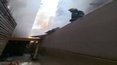 اندلاع حريق بعقار سكني في الدقي والحماية المدنية تسيطر على الموقف