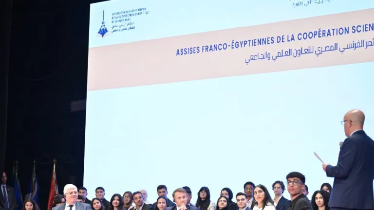 ماكرون يخاطب طلاب جامعة القاهرة: "أنتم صُنّاع المستقبل" .. الجامعة الفرنسية الجديدة في مصر انطلاقة لعصر أكاديمي مشترك