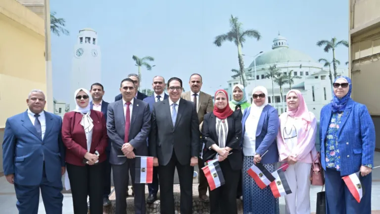 برعاية رئيس الجامعة .. افتتاح معرض ملابس لدعم طلاب جامعة القاهرة مجانًا