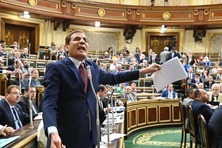 معركة تحت القبة: معارضة شرسة من "الوفد" ومواجهة صارمة من الأغلبية 1 معركة تحت القبة: معارضة شرسة من "الوفد" ومواجهة صارمة من الأغلبية