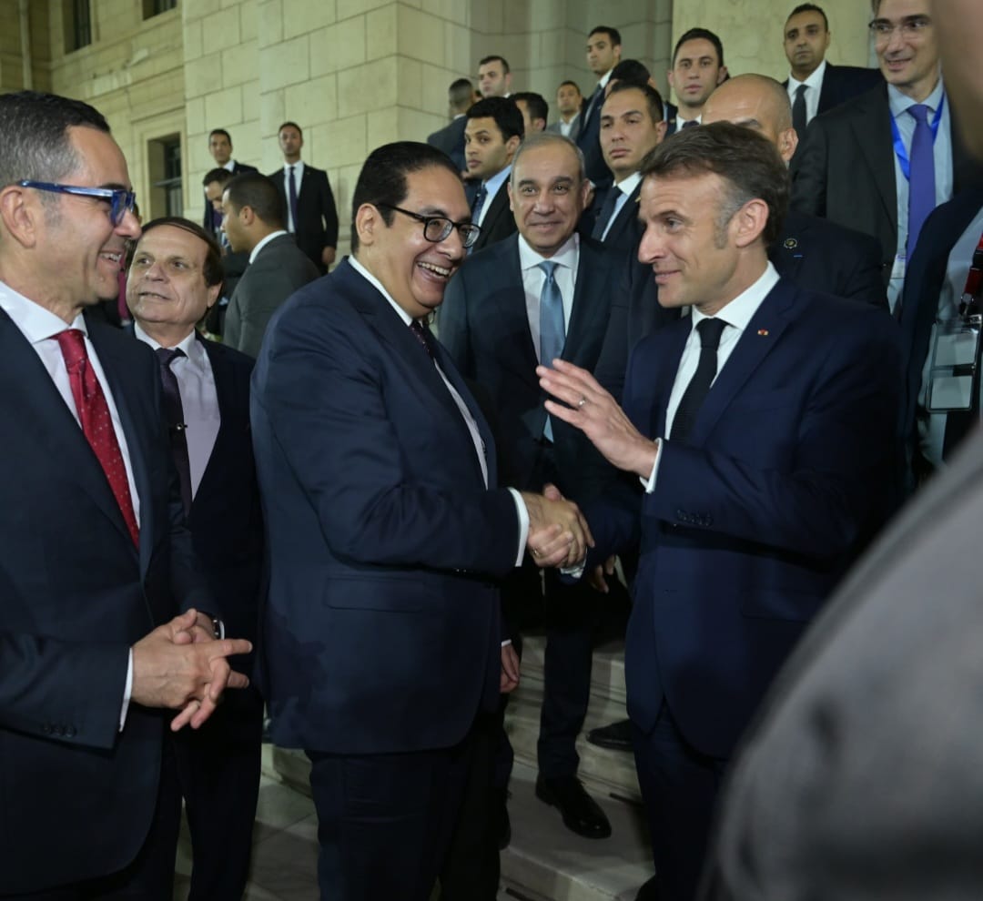 ماكرون في جامعة القاهرة: زيارة تاريخية تعيد رسم خريطة التعاون الأكاديمي بين مصر وفرنسا