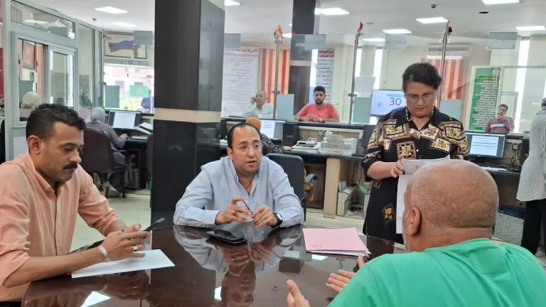 مخالفات، تسريبات، وتراخيص غائبة .. ماذا كشف الأهالي لهؤلاء المسئولين؟