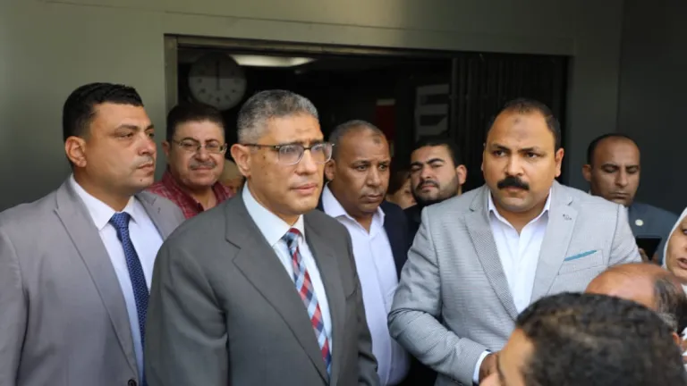خدمة صحية متطورة لأهالي بولاق والهرم .. محافظ الجيزة يتفقد مشروع التأمين الصحي بكفر طهرمس