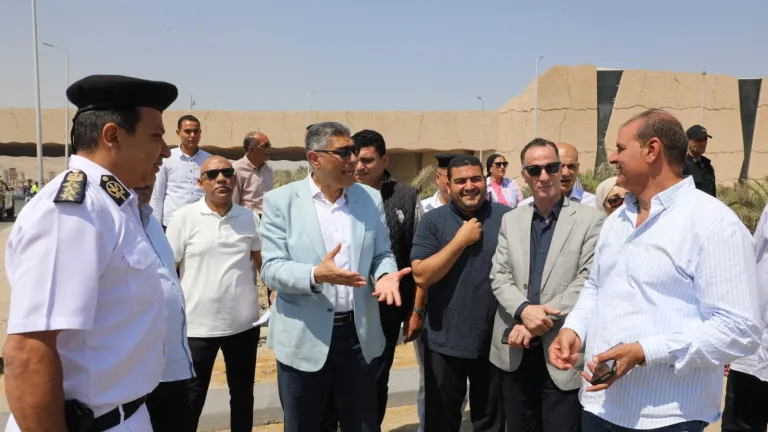 ما الذي يحدث حول المتحف الكبير؟.. جولة مفاجئة لمحافظ الجيزة تكشف التفاصيل