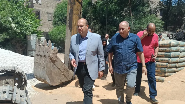 شاهد بالفيديو | كارثة تحت الأرض تهدد الحوامدية .. منازل تنهار والمسؤولون ينتظرون إذن كسر الأسفلت!