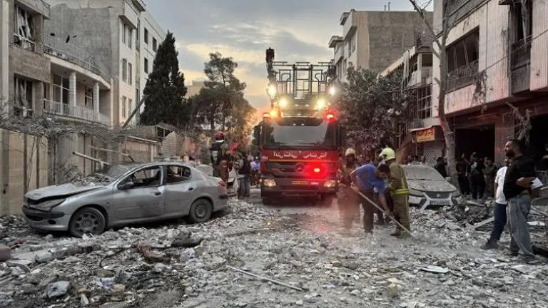 إيران تُعلن بدء هجوم شامل على إسرائيل وتُخطر واشنطن ولندن وباريس رسميًا