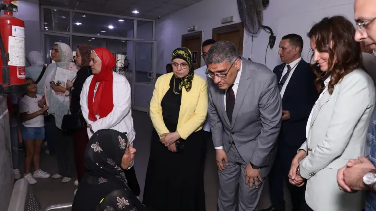 محافظ الجيزة في جولة مفاجئة بمستشفى الشيخ زايد .. وقرارات عاجلة!