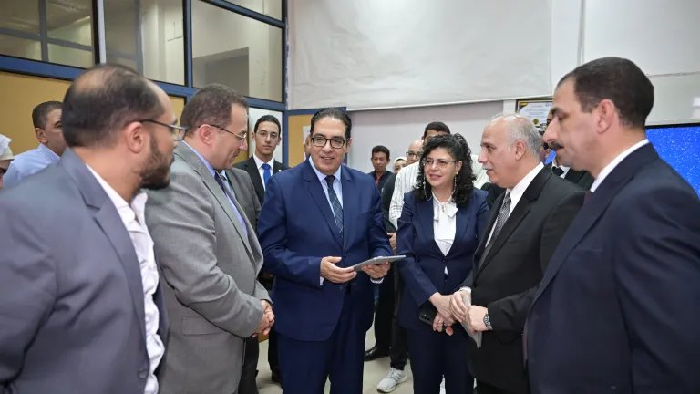في معامل جامعة القاهرة .. "تنسيق ذكي" يخدم أحلام طلاب الثانوية العامة
