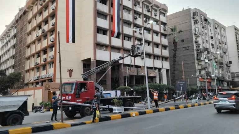 شاهد ماذا يحدث الآن في شوارع جنوب الجيزة .. جهود لا تتوقف ليلاً ونهارًا!