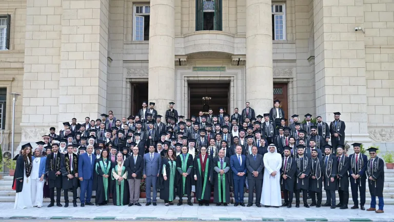 مئوية طب الأسنان .. وجامعة القاهرة تخرج سفراء العلم من 30 دولة!