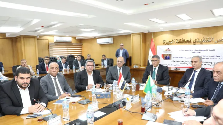 هل تنخفض الأسعار فعلاً؟ .. أسرار اللقاء المغلق بين المحافظ وحماية المستهلك