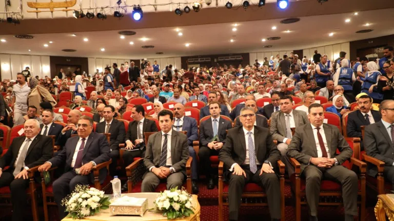 إبداعات على المسرح .. ورسائل خاصة من وزير الشباب ومحافظ الجيزة