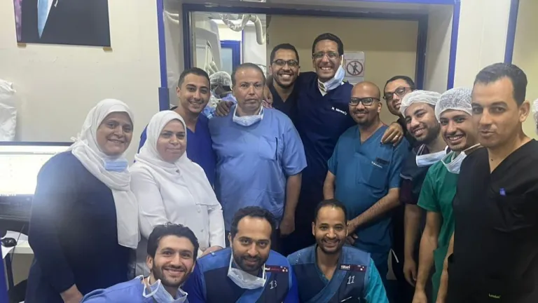 عملية دقيقة ومعقدة .. فريق طبي بجامعة القاهرة يكتب فصلًا جديدًا في تاريخ الطب!