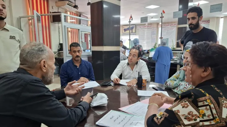 جنوب الجيزة تفتح أبوابها للمواطنين .. رئيس الحي يتابع بنفسه الملفات الساخنة