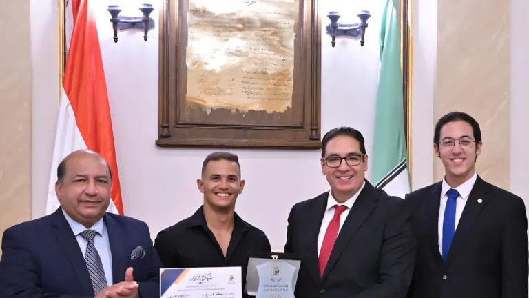 جامعة القاهرة تحتفي بأبطالها .. منح دراسية كاملة ومكافآت للمتفوقين رياضيًا
