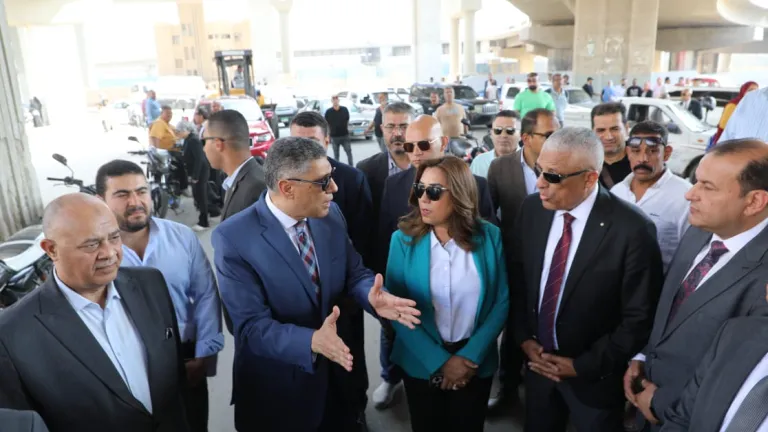 اللمسات الأخيرة قبل الافتتاح .. محيط مستشفى بولاق الدكرور في ثوب حضاري جديد
