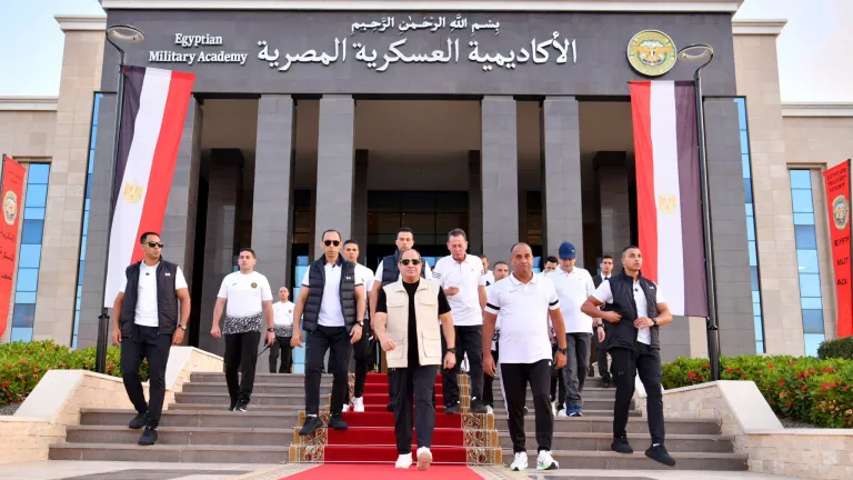 رسائل الفجر من داخل الأكاديمية العسكرية .. ماذا قال السيسي لطلابه؟
