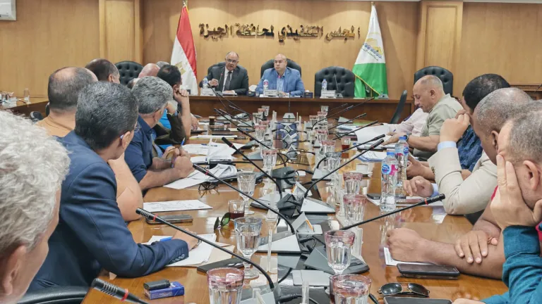 من إمبابة للبدرشين .. نائب محافظ الجيزة يضع النقاط فوق الحروف