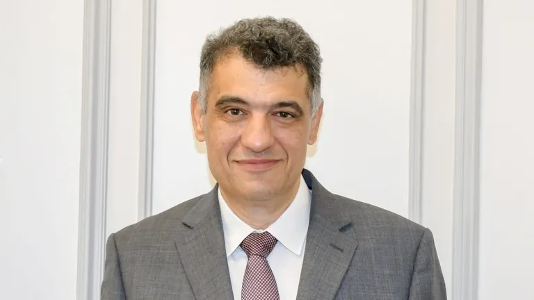 من قلب القاهرة إلى العالم العربي .. السيسي يعيد الثقة في ربان معهد الأورام لتستمر ريادته في مواجهة السرطان