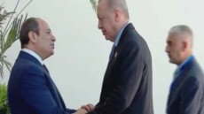 السيسي يستقبل أردوغان في شرم الشيخ قبيل انطلاق قمة السلام الدولية