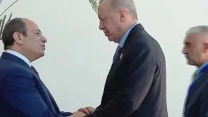 السيسي يستقبل أردوغان في شرم الشيخ قبيل انطلاق قمة السلام الدولية