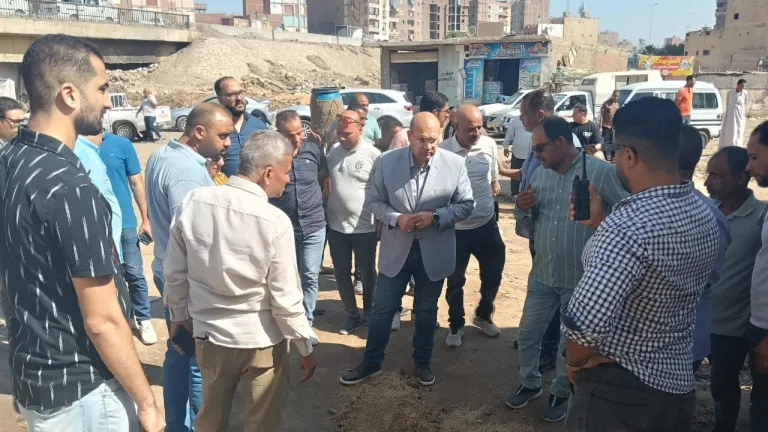 جولة مفاجئة تكشف التفاصيل .. نائب المحافظ يراجع الخطة الاستثمارية على الأرض
