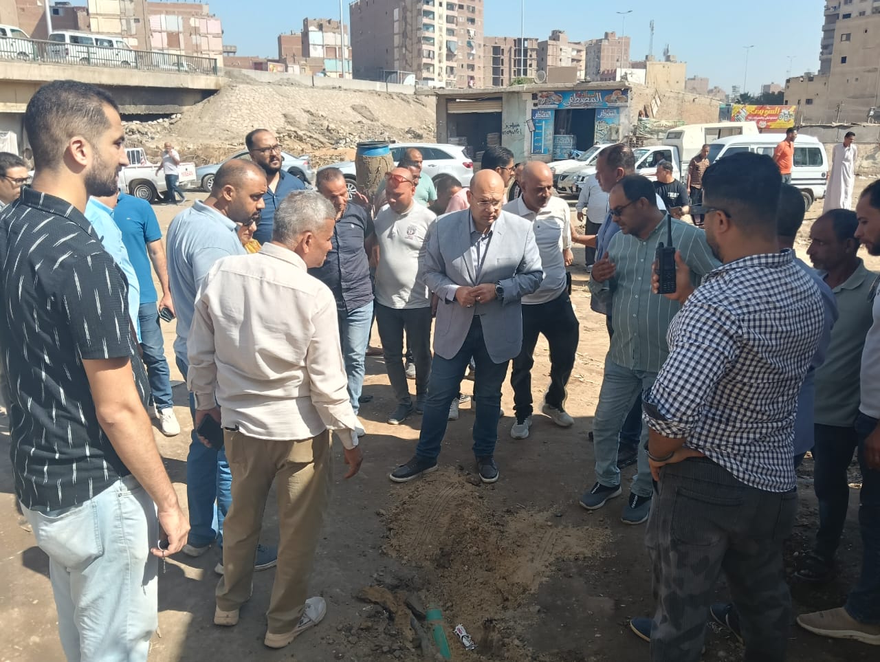 جولة مفاجئة تكشف التفاصيل .. نائب المحافظ يراجع الخطة الاستثمارية على الأرض