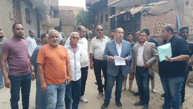نائب محافظ الجيزة في جولة مفاجئة بشبرامنت .. قرارات حاسمة لرفع الإشغالات وتسريع تنفيذ الخطة الاستثمارية