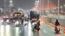 الجيزة تشتعل فرحًا بافتتاح المتحف المصري الكبير .. حافلات تزين الشوارع وأعلام ترفرف بالفخر الوطني