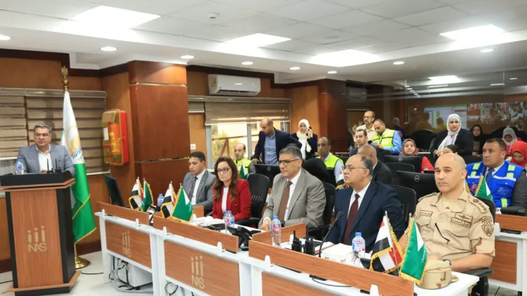 محافظ الجيزة يتابع انطلاق الانتخابات من قلب مركز السيطرة
