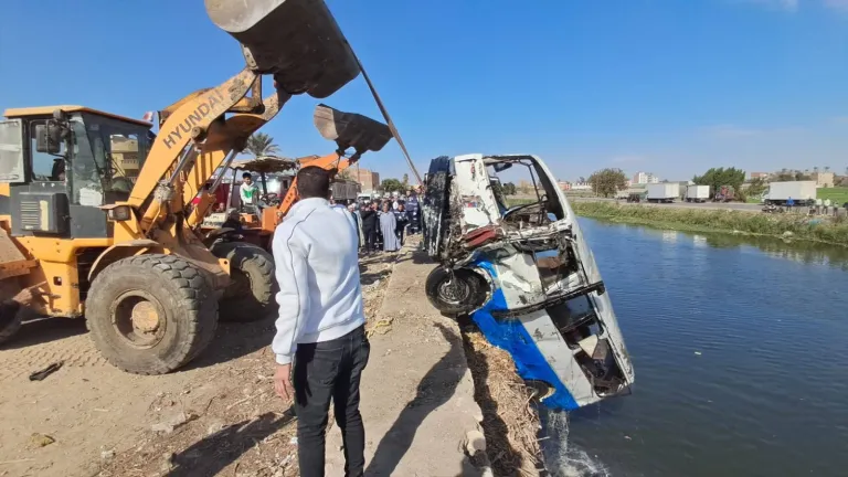 انتشال جثتين من ضحايا حادث غرق 3 أشخاص بترعة المريوطية في أبو النمرس