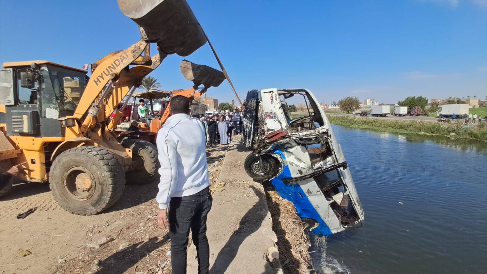 انتشال جثتين من ضحايا حادث غرق 3 أشخاص بترعة المريوطية في أبو النمرس