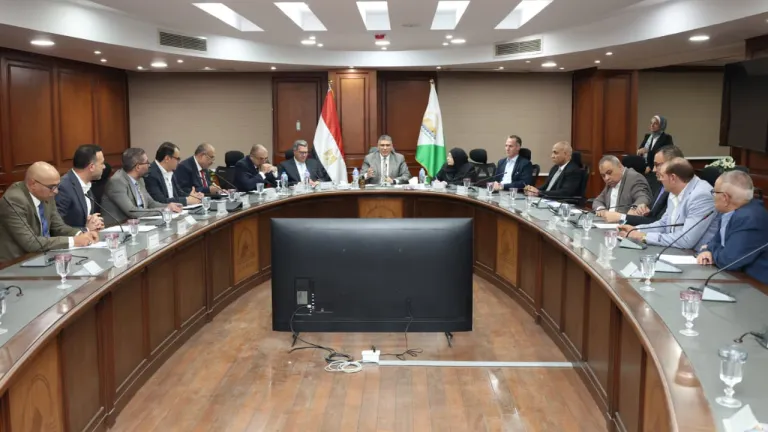 ماذا حدث في اجتماع الجيزة الطارئ؟ تحركات غير مسبوقة قد تغيّر مستقبل حدائق الأهرام
