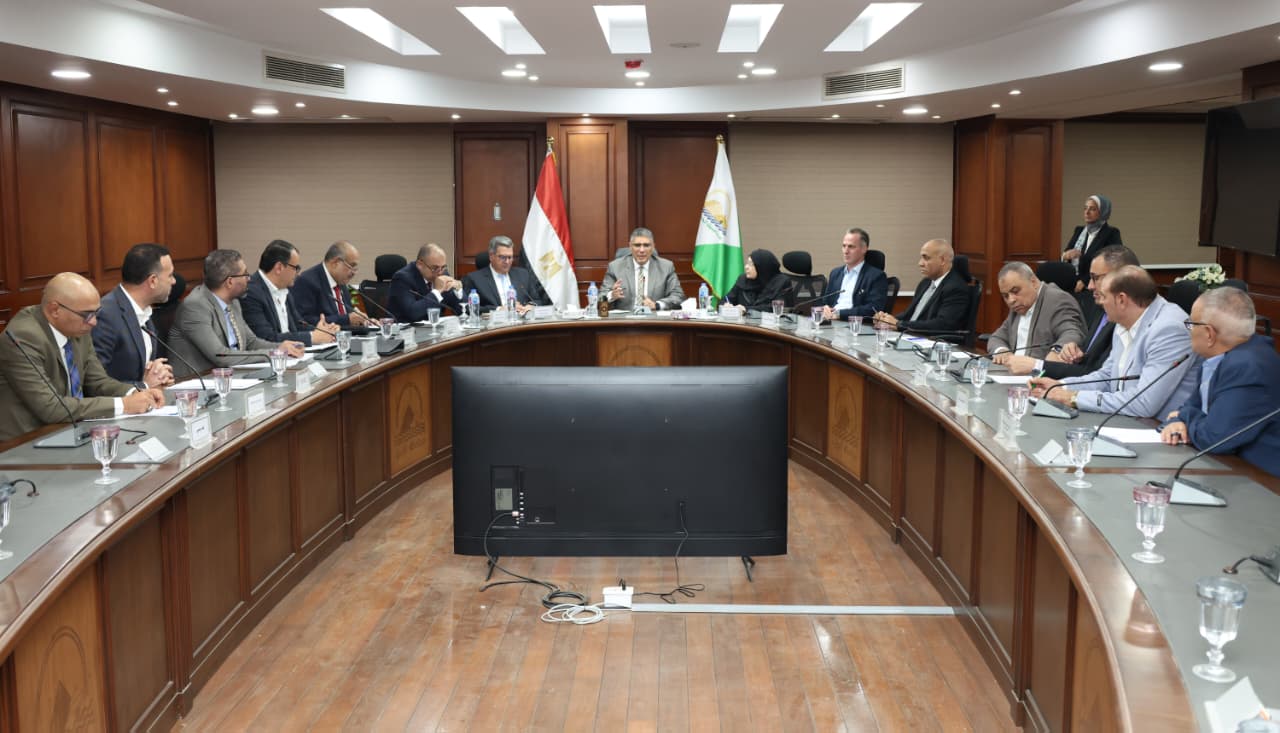 ماذا حدث في اجتماع الجيزة الطارئ؟ تحركات غير مسبوقة قد تغيّر مستقبل حدائق الأهرام