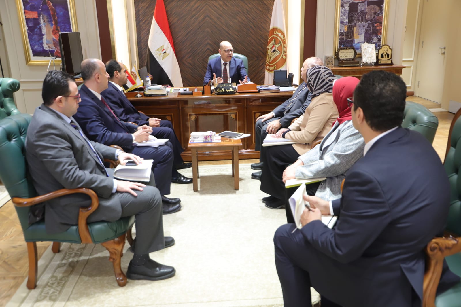 تحرك حكومي لرفع كفاءة المنشآت الصحية .. اجتماع حاسم لتأهيل مهنة مساعد خدمات صحية