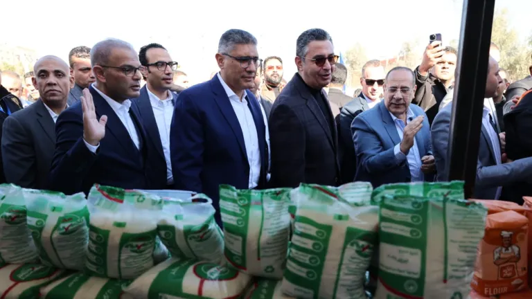 ضربة جديدة لغلاء الأسعار .. افتتاح سوق اليوم الواحد بحدائق الأهرام وتفقد 19 سوقًا بالجيزة