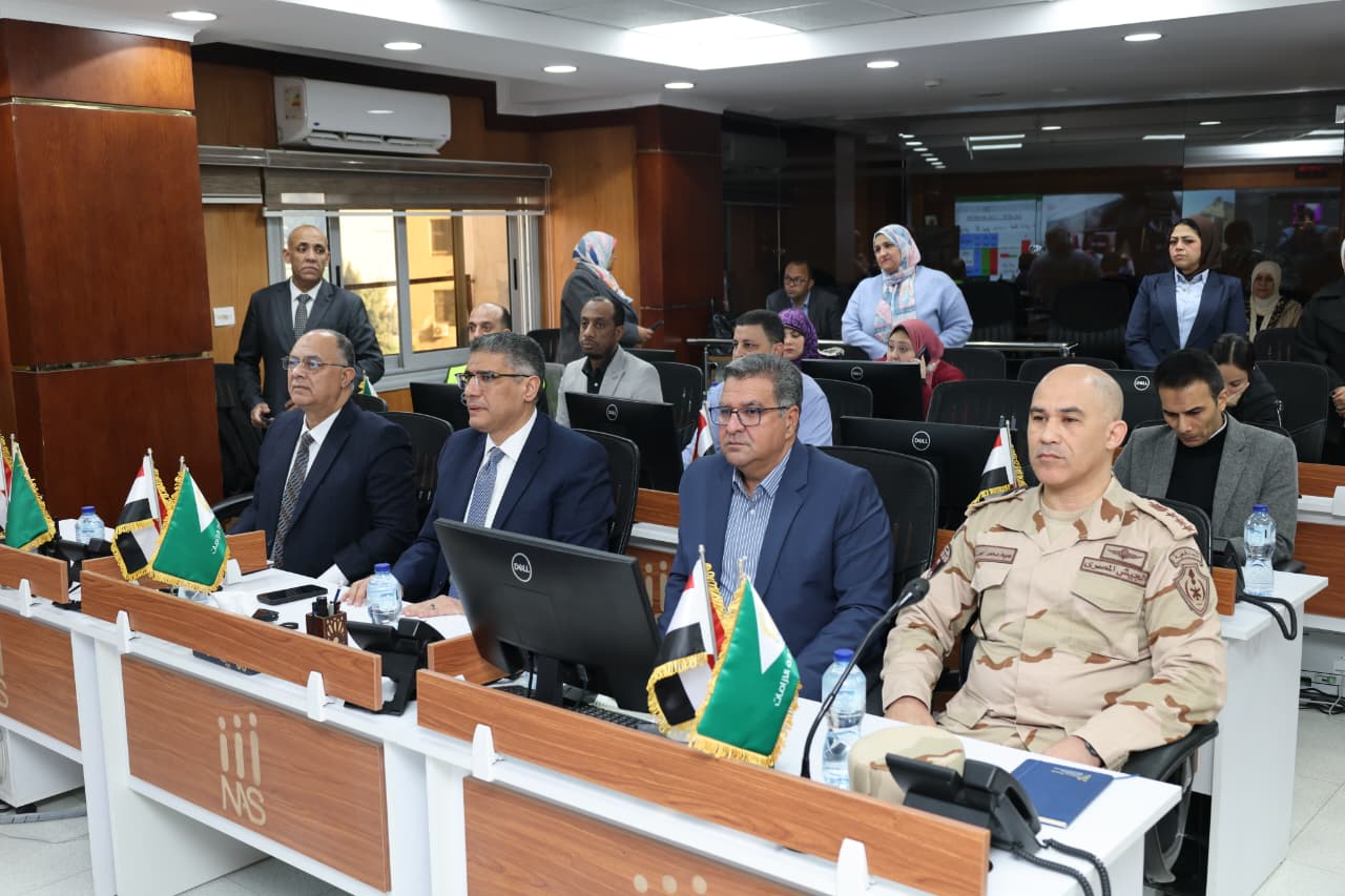 متابعة لحظة بلحظة .. محافظ الجيزة يرأس غرفة العمليات لمراقبة انتخابات النواب بالدائرة الثامنة