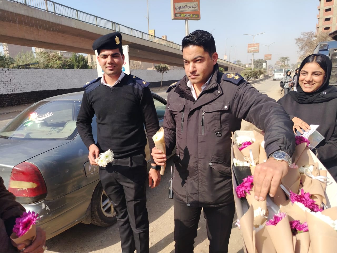 عيد الشرطة.. ورود المحبة تزين شوارع الحوامدية