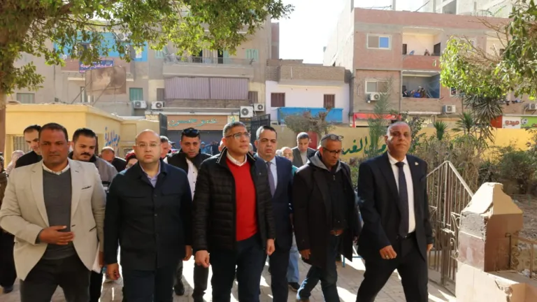 بخطاب شديد اللهجة .. محافظ الجيزة يوجه مسئولة الأبنية التعليمية بشأن مدرسة طلعت عبد الوارث بالحوامدية