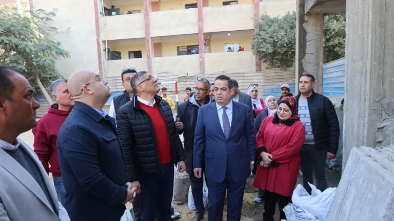 عقب سلسلة مقالات موقع حواديت أون لاين .. مهنة المهندس تتغلب على منصب المحافظ: النجار ينهر مسئول الشركة المنفذة لتشطيبات مدرسة الشهيد طلعت عبد الوارث الإعدادية بالحوامدية – فماذا قال المحافظ لمسئول الشركة؟
