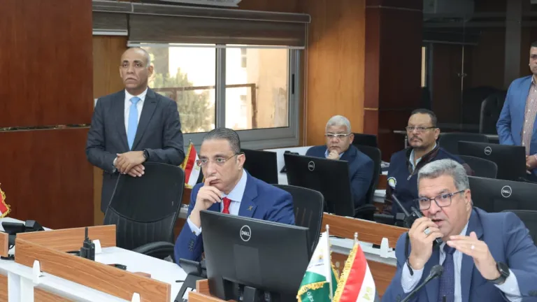 محافظ الجيزة يتابع لحظة بلحظة: لا تهاون مع التعديات وانضباط مروري في الشارع الجيزاوي